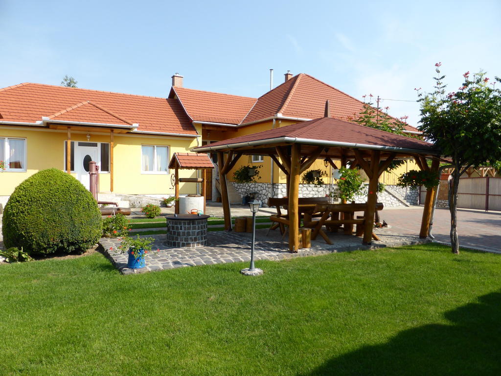 Napfeny Apartman Es Vendeghaz Egerszalok Exterior photo